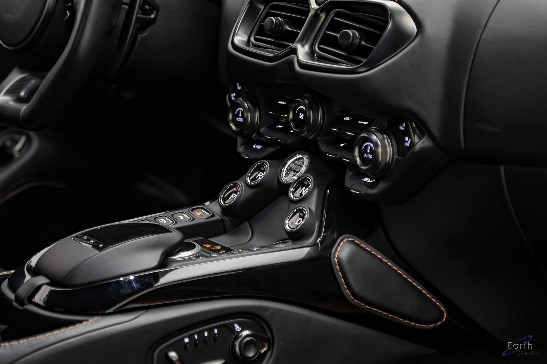 Used 2020 Aston Martin V8 Vantage Coupe RWD image 59