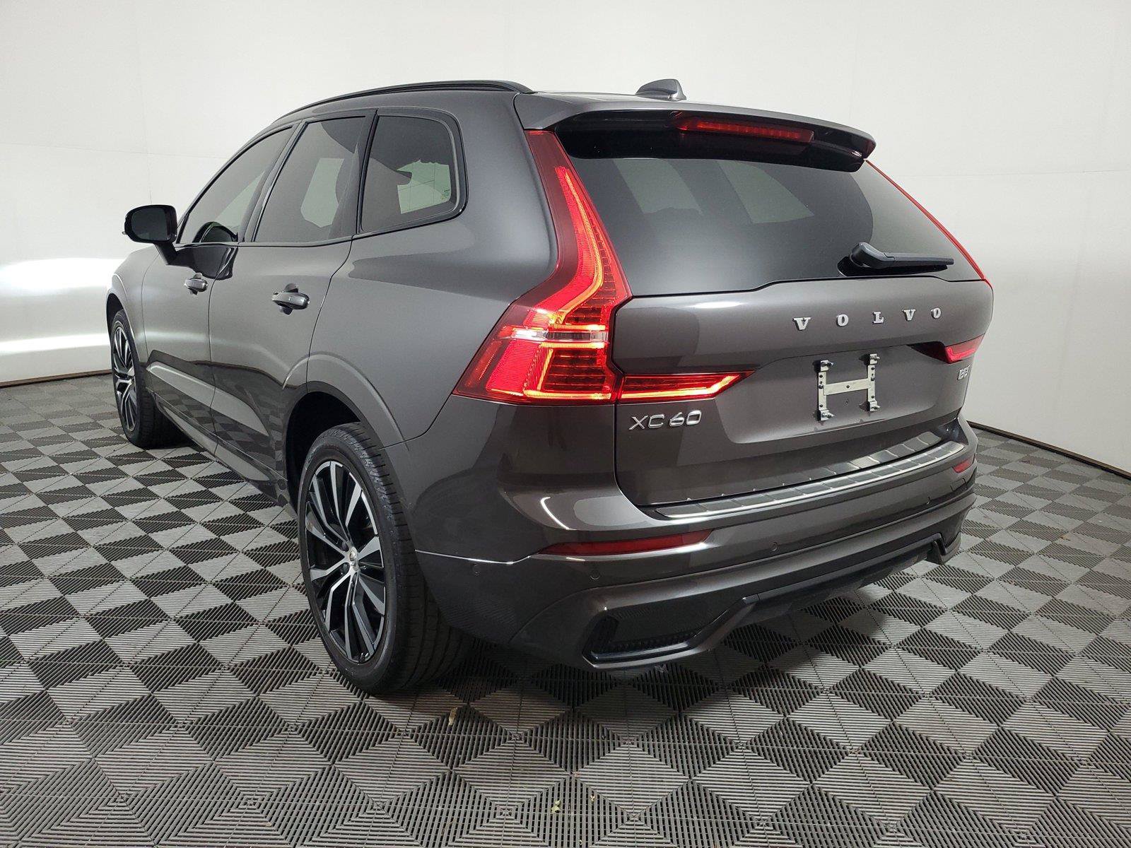 Used 2024 Volvo XC60 B5 Plus w/ Protection Package Premier AWD/4WD image 4
