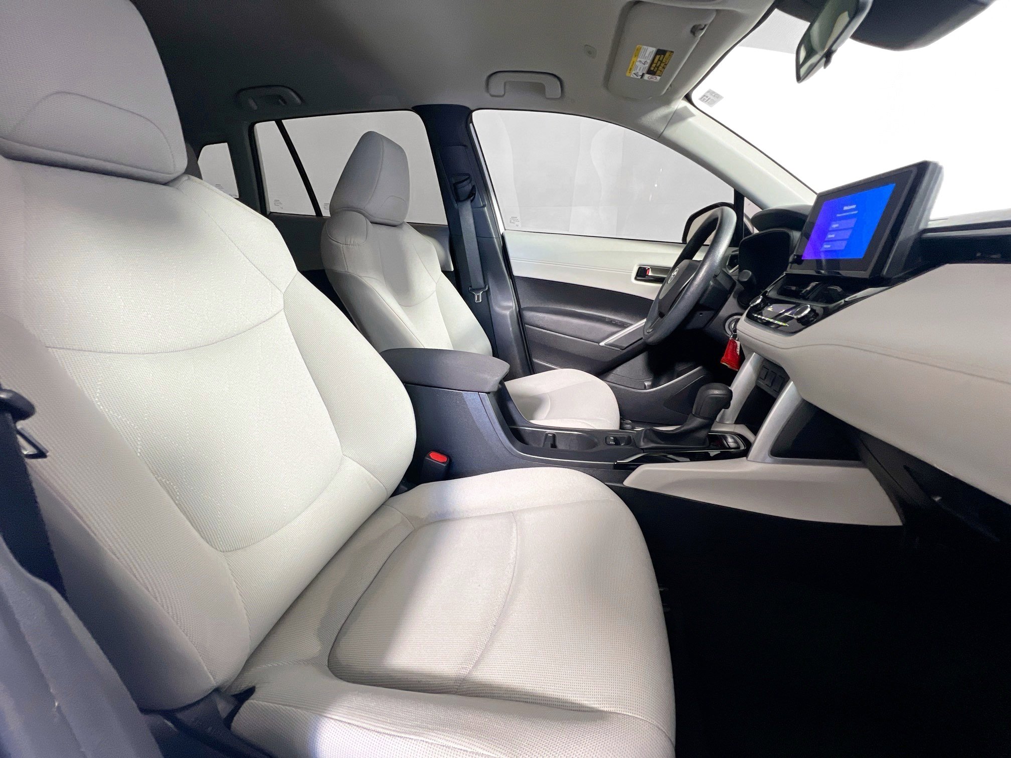 Used 2024 Toyota Corolla Cross L FWD image 29