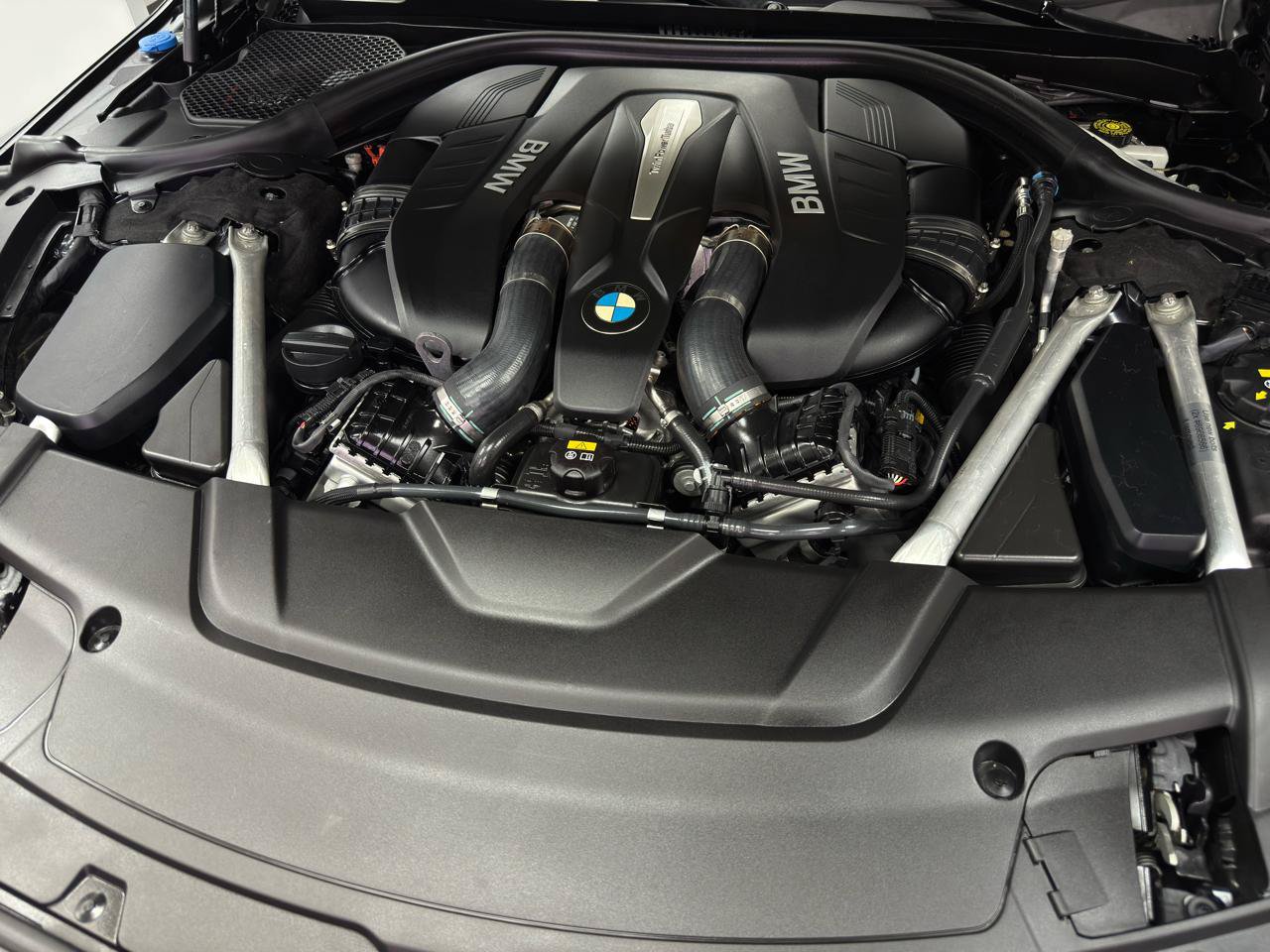 Used 2019 BMW 750i xDrive w/ M Sport Package AWD/4WD image 37