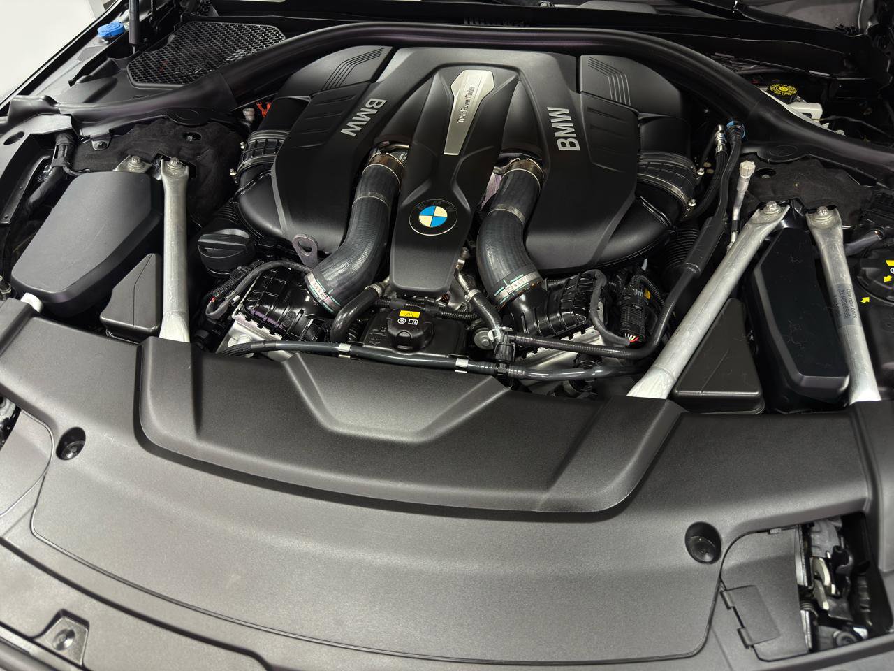 Used 2019 BMW 750i xDrive w/ M Sport Package AWD/4WD image 37