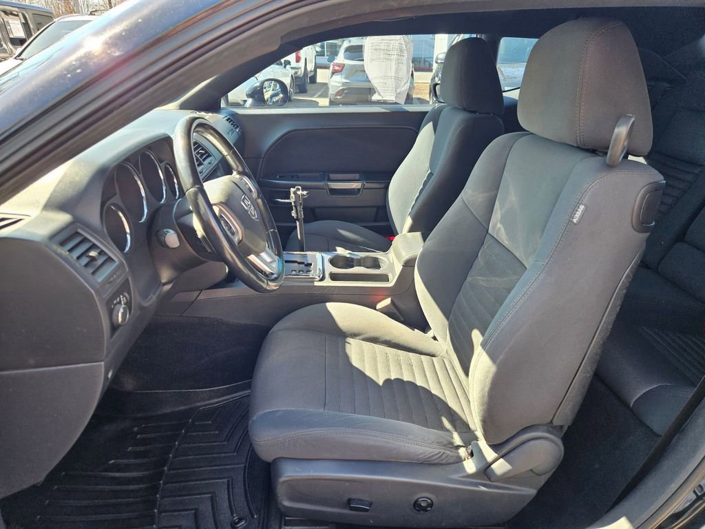Used 2012 Dodge Challenger SXT image 12