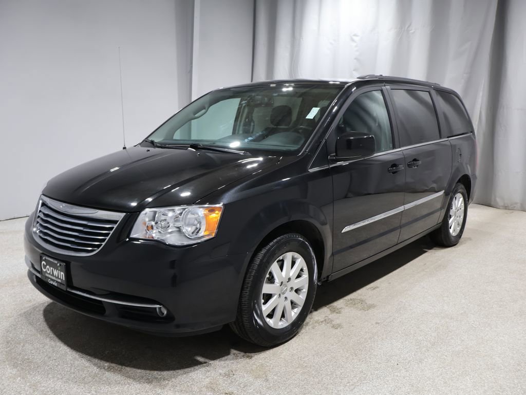 Used 2015 Chrysler Town & Country Touring image 5