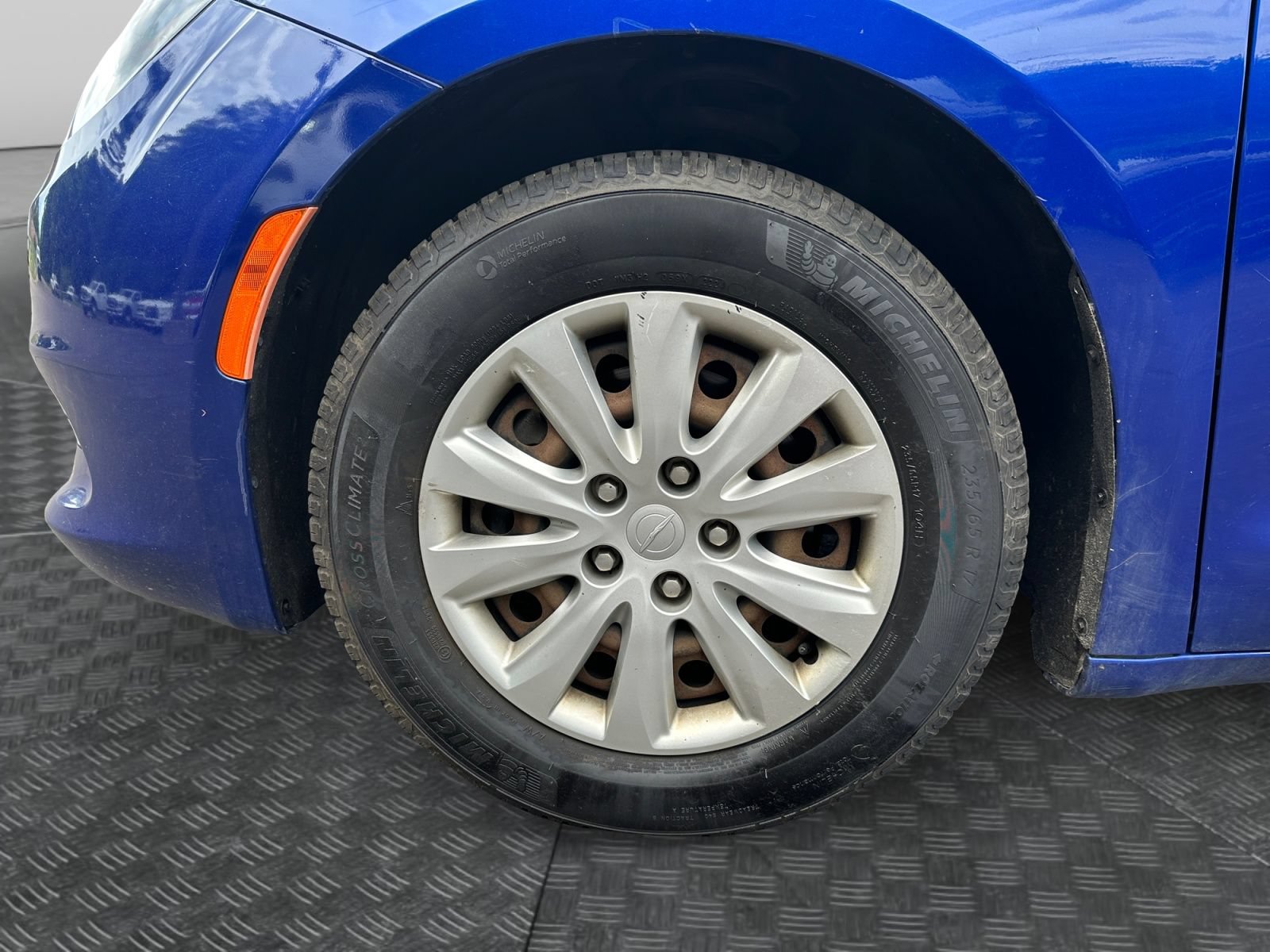 Used 2019 Chrysler Pacifica L FWD image 14
