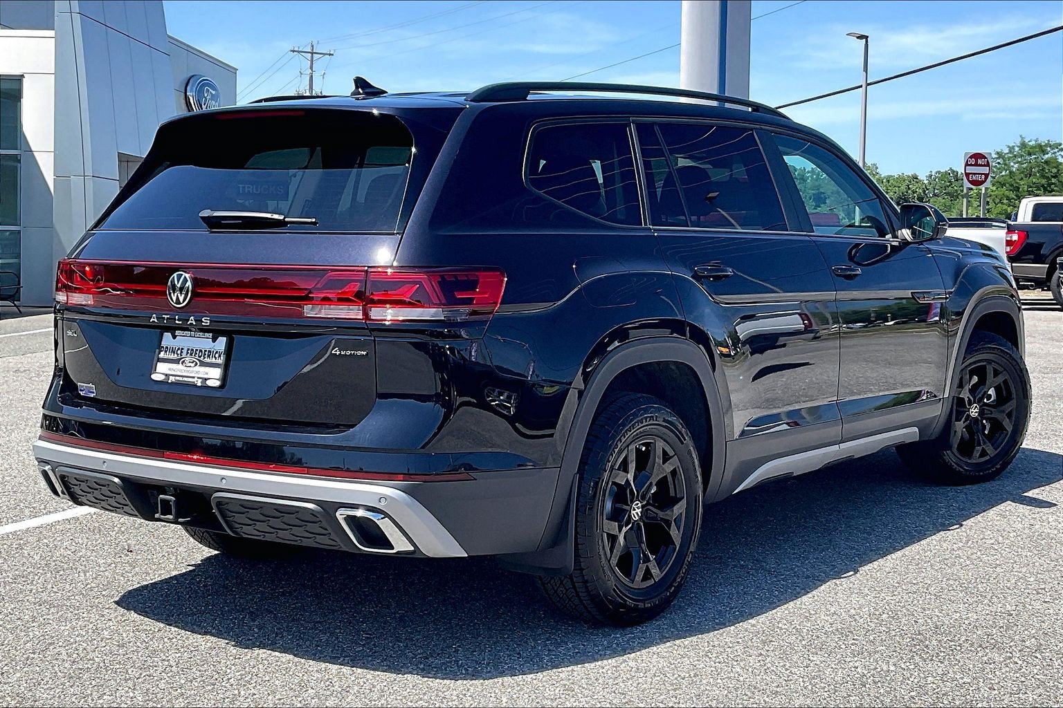 Used 2024 Volkswagen Atlas Peak Edition SEL AWD/4WD image 12