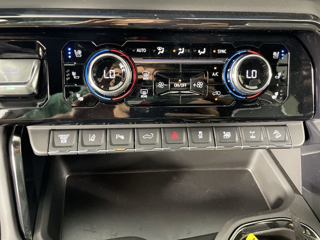 Used 2024 GMC Sierra 2500 AT4X image 18