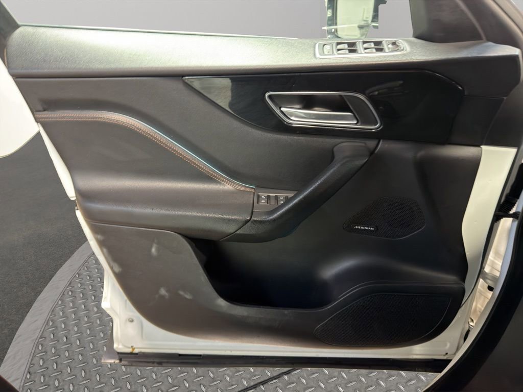 Used 2020 Jaguar F-PACE Prestige image 16