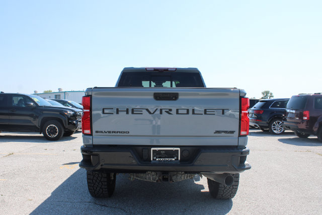 Used 2024 Chevrolet Silverado 2500 ZR2 w/ Technology Package AWD/4WD image 4