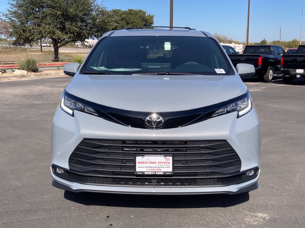 New 2026 Toyota Sienna XLE Woodland Edition AWD/4WD image 2