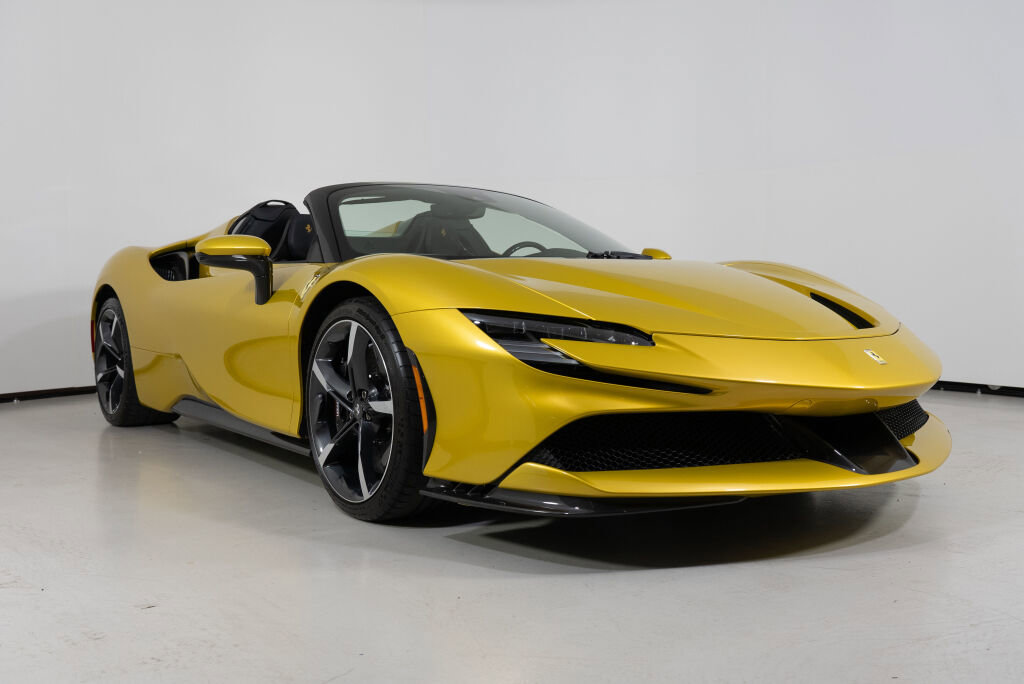 Used 2022 Ferrari SF90 Spider image 17