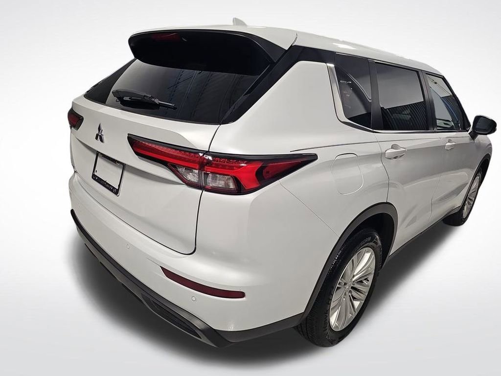 Used 2022 Mitsubishi Outlander ES image 13