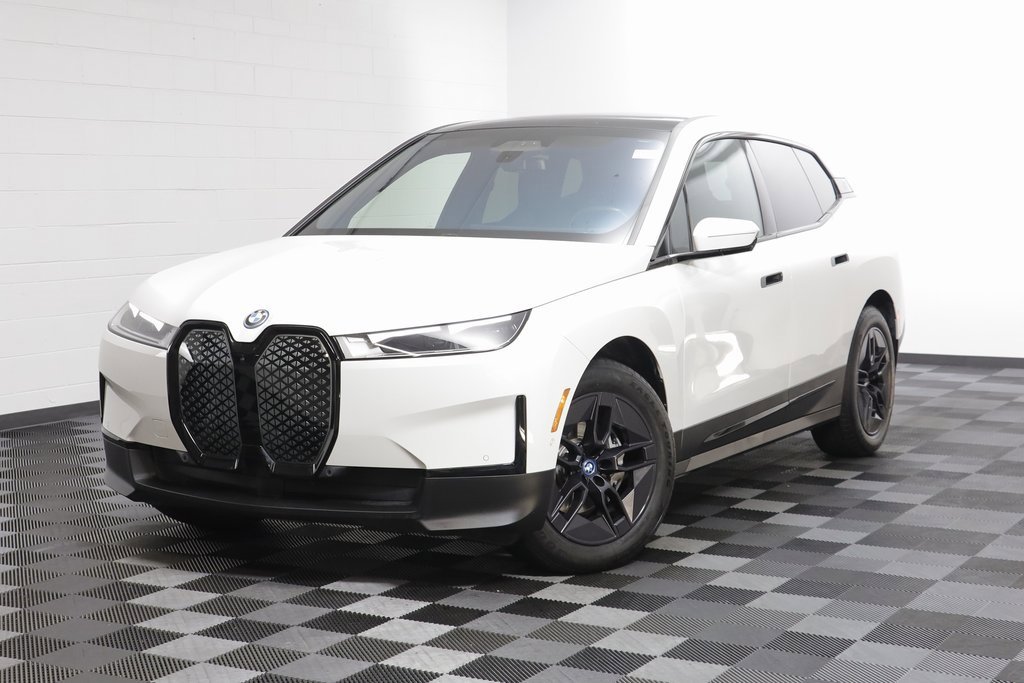 Used 2025 BMW iX xDrive50 image 1