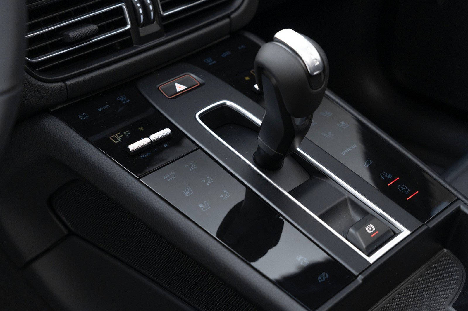 New 2025 Porsche Macan image 26