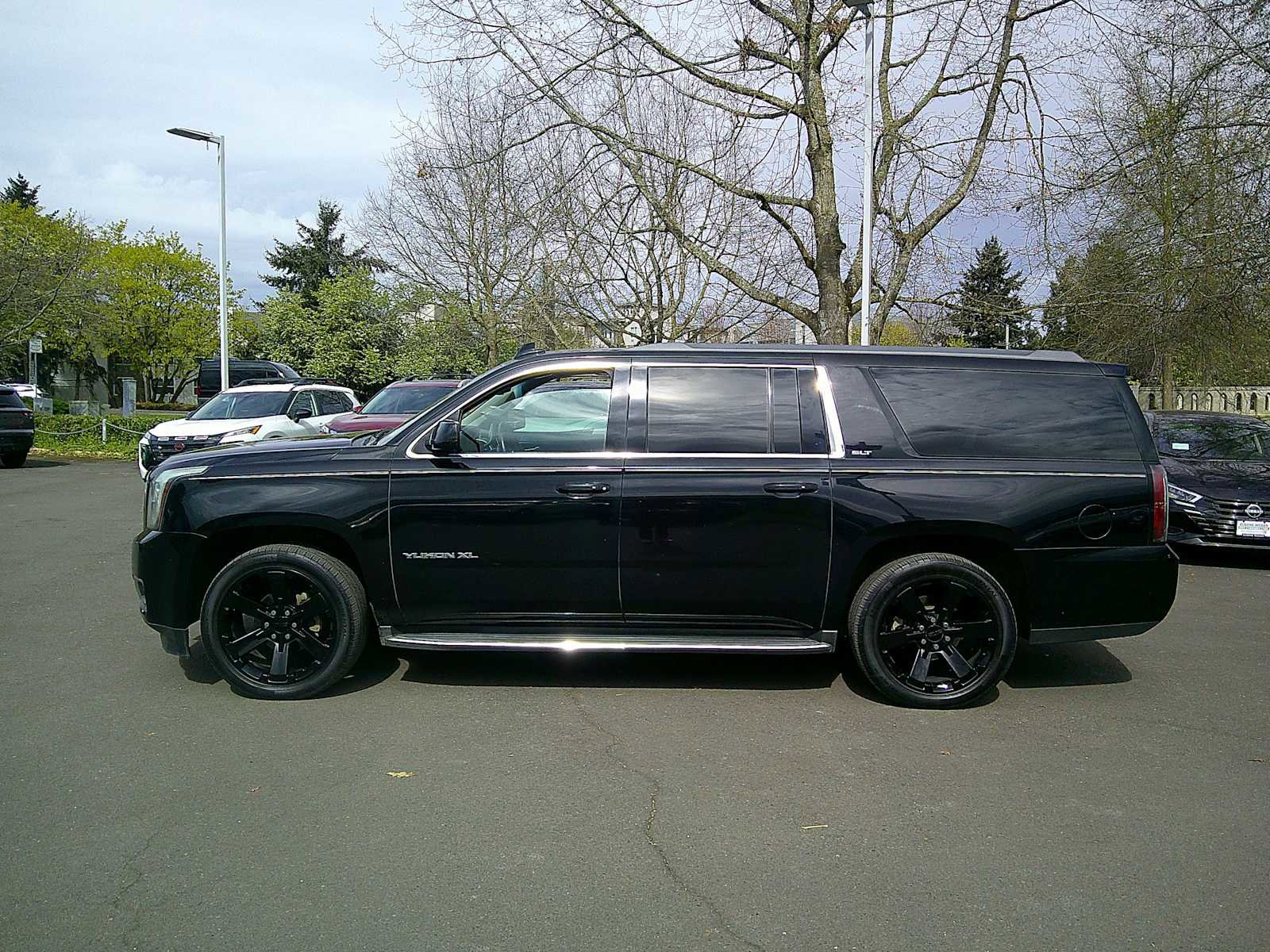 Used 2016 GMC Yukon XL SLT image 2