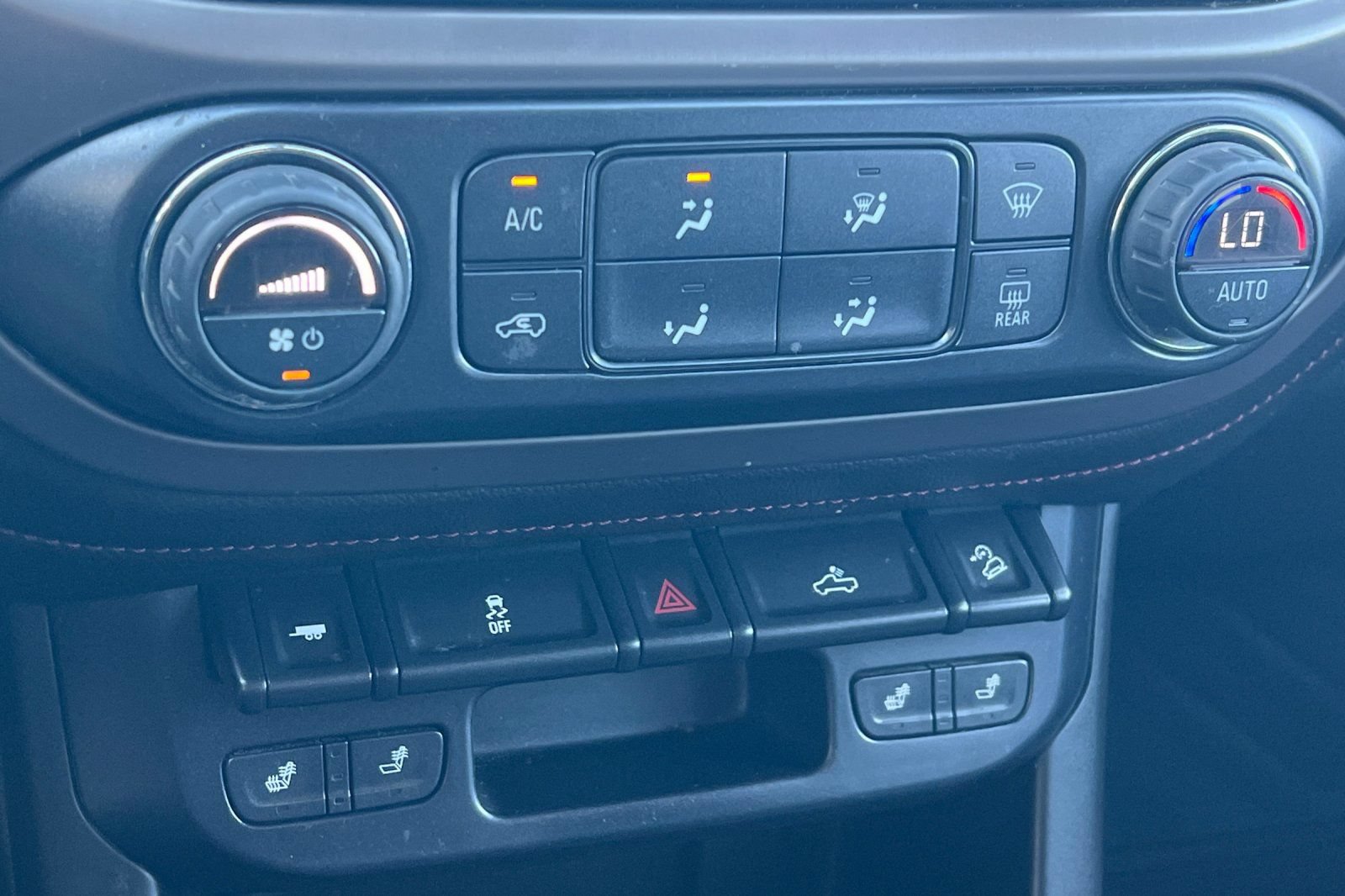 Used 2015 GMC Canyon SLE w/ All-Terrain Package AWD/4WD image 20