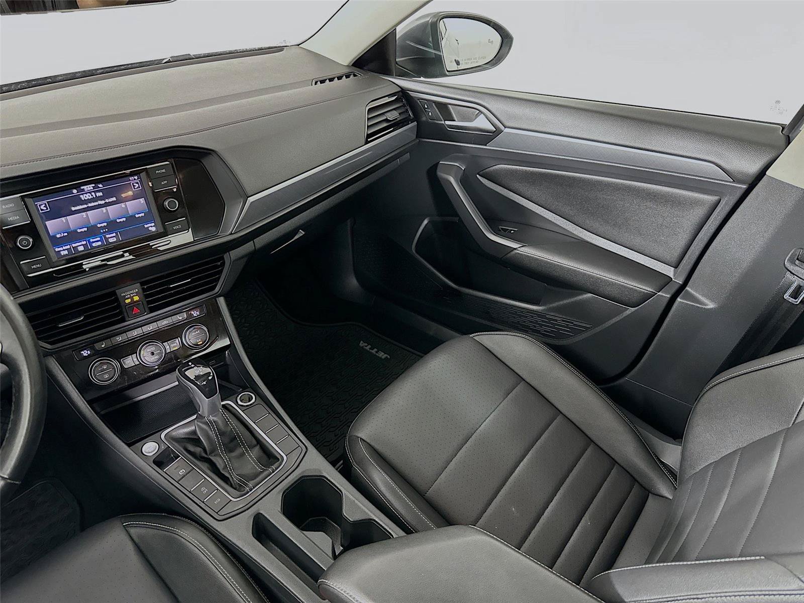 Used 2022 Volkswagen Jetta SE w/ Panoramic Sunroof Package FWD image 25