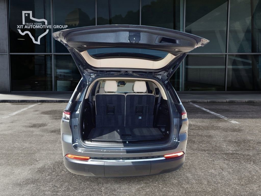 Used 2022 Jeep Grand Cherokee L Limited image 5