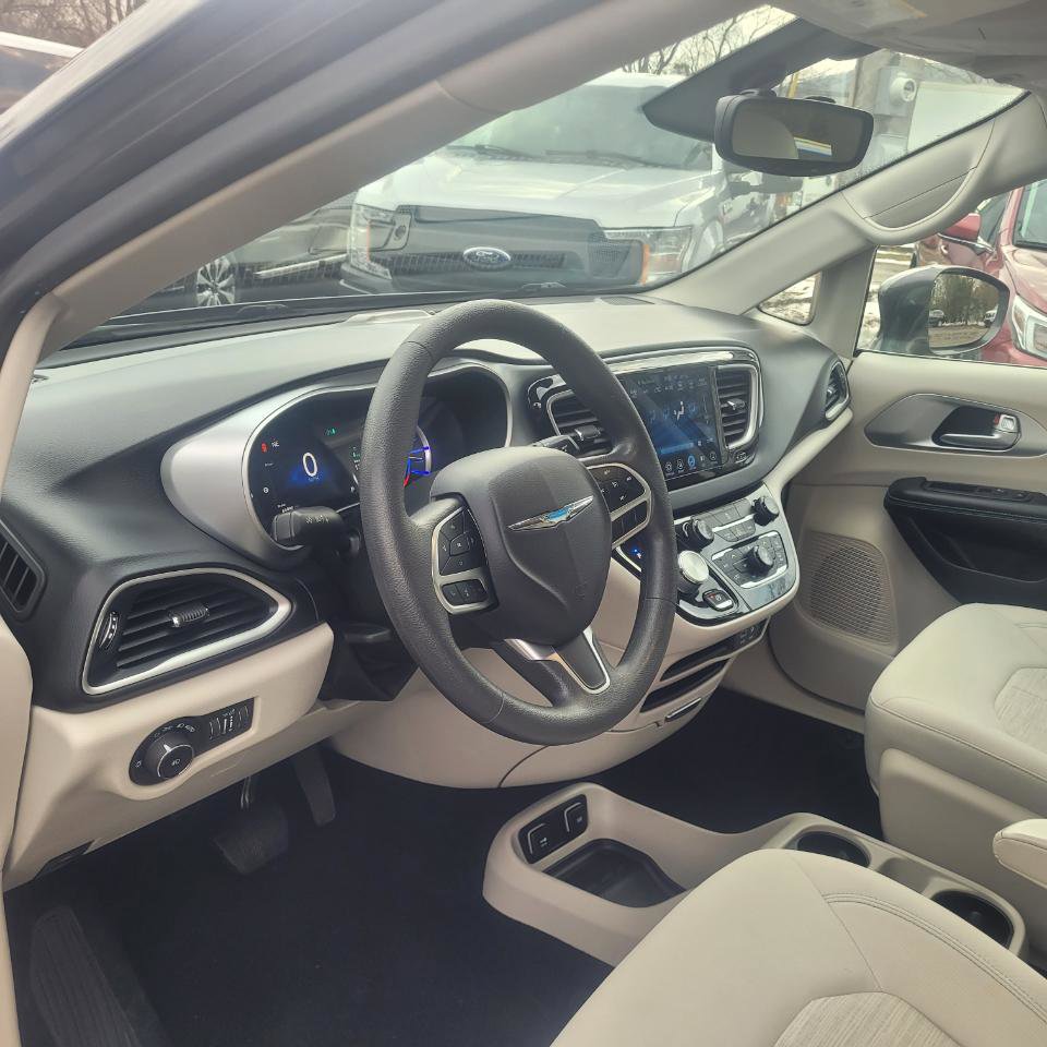 Used 2017 Chrysler Pacifica Touring Plus image 13