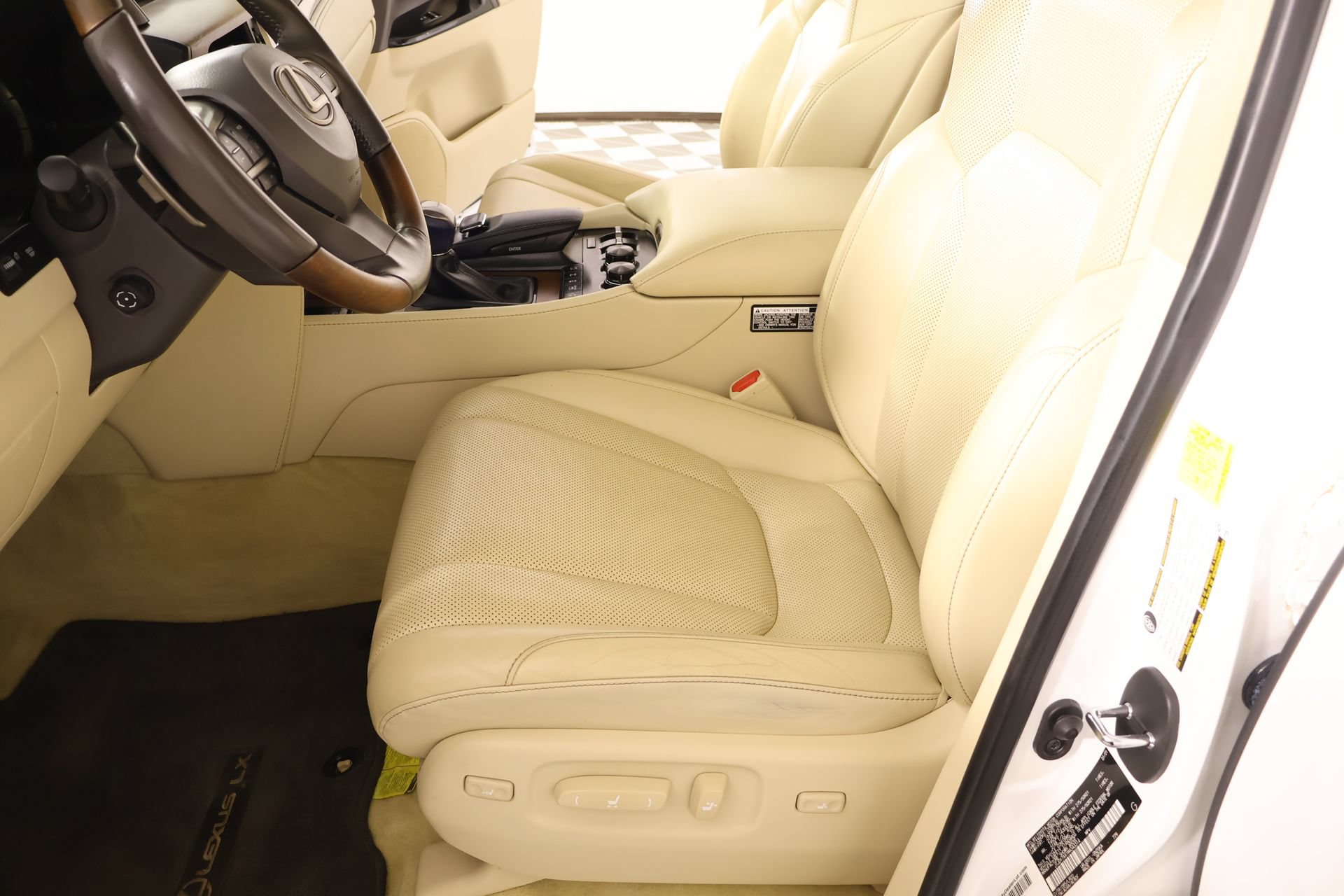 Used 2021 Lexus LX 570 4WD w/ Luxury Package image 13