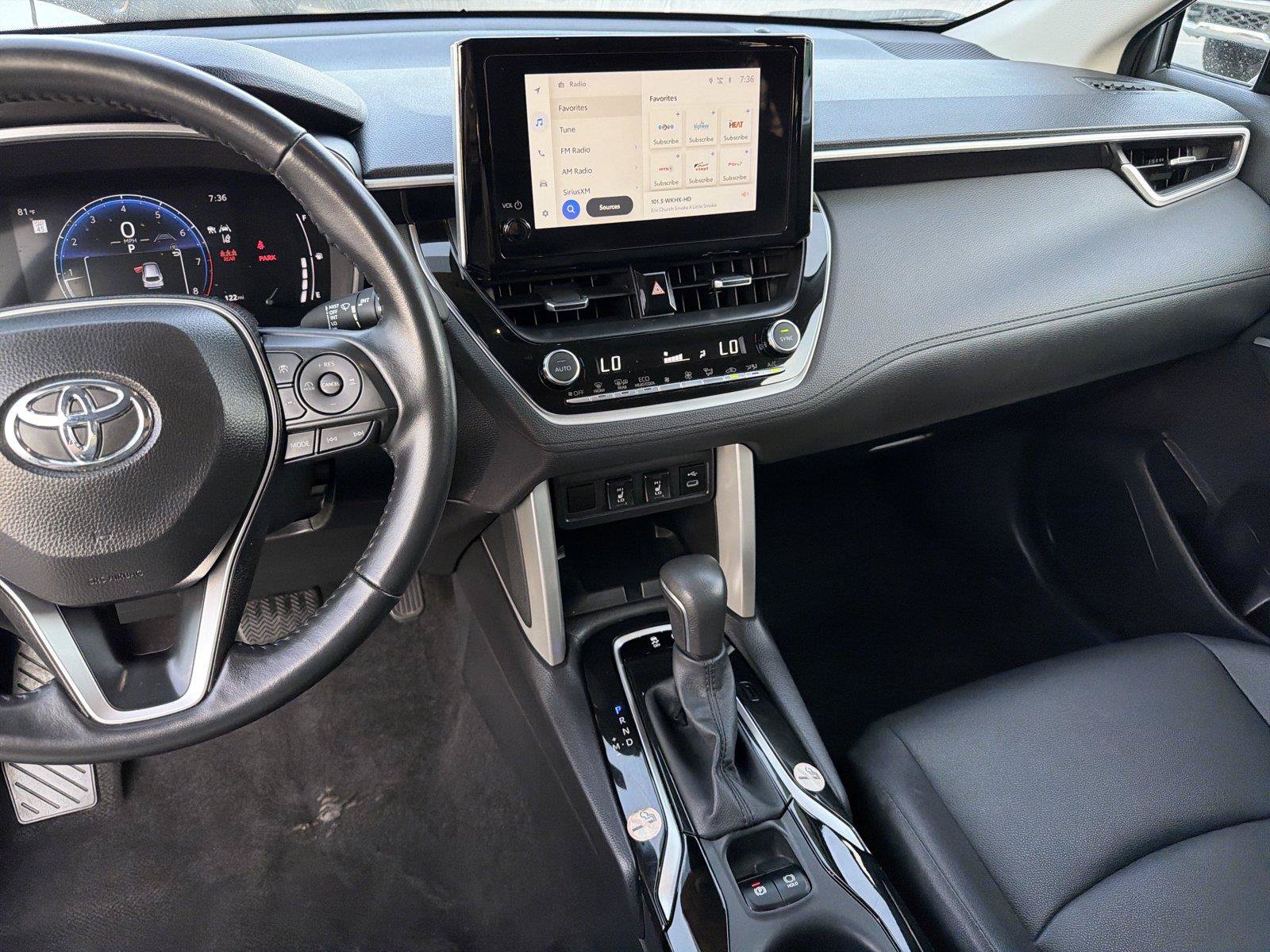 Used 2025 Toyota Corolla Cross XLE FWD image 27