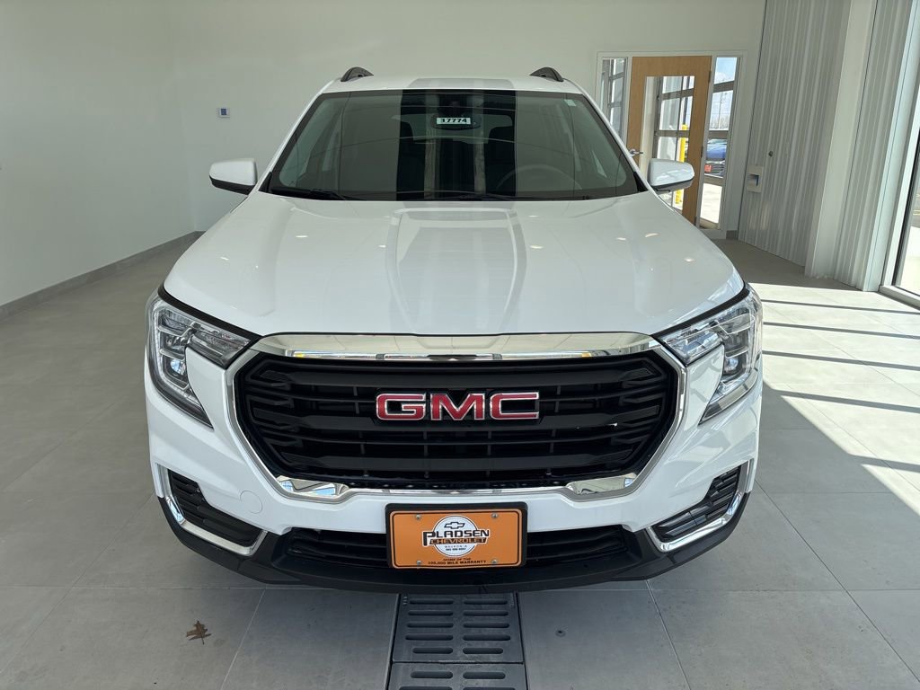Used 2024 GMC Terrain SLE w/ Driver Convenience Package image 6