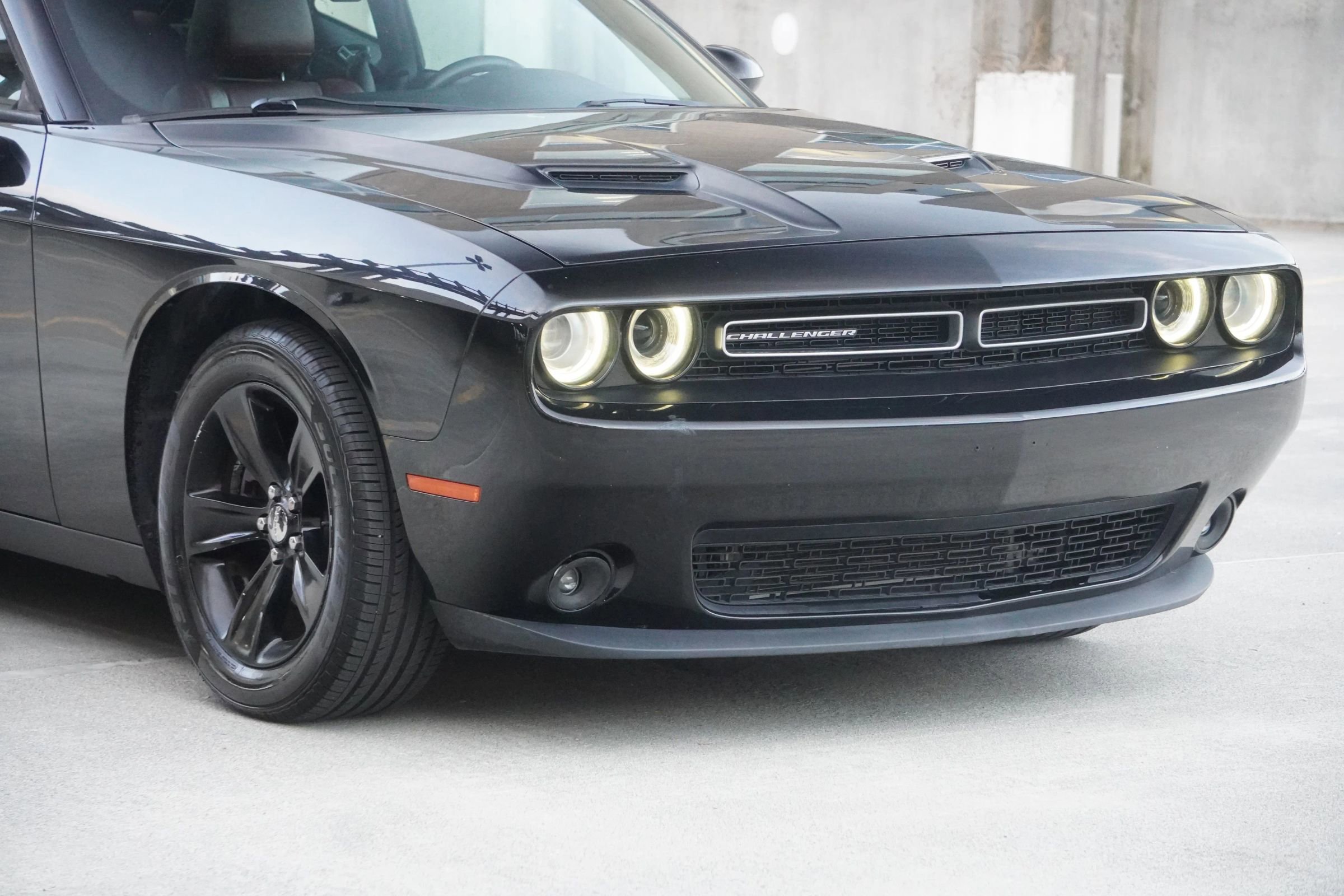 Used 2017 Dodge Challenger SXT RWD image 30