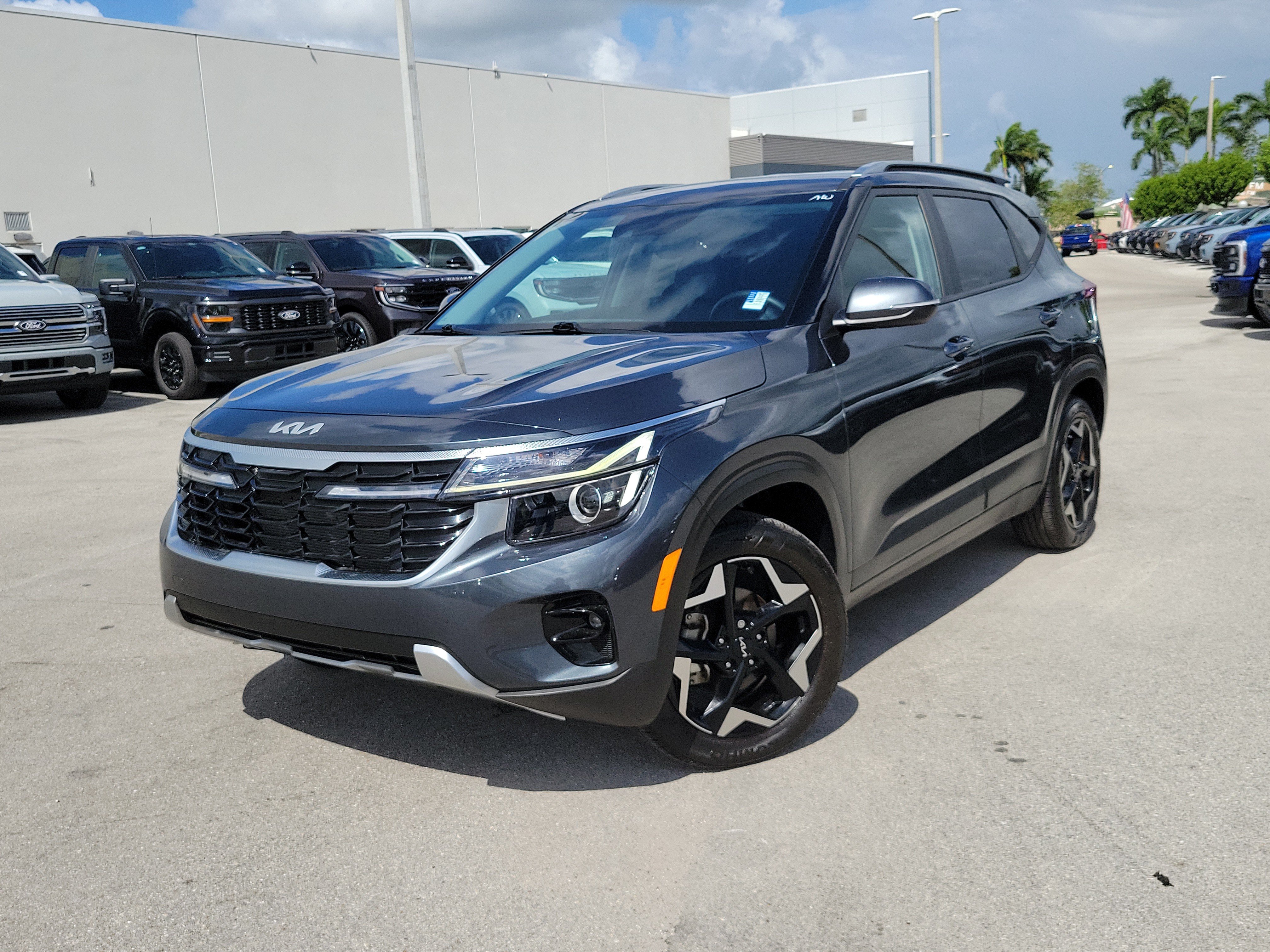 Used 2025 Kia Seltos S FWD image 1