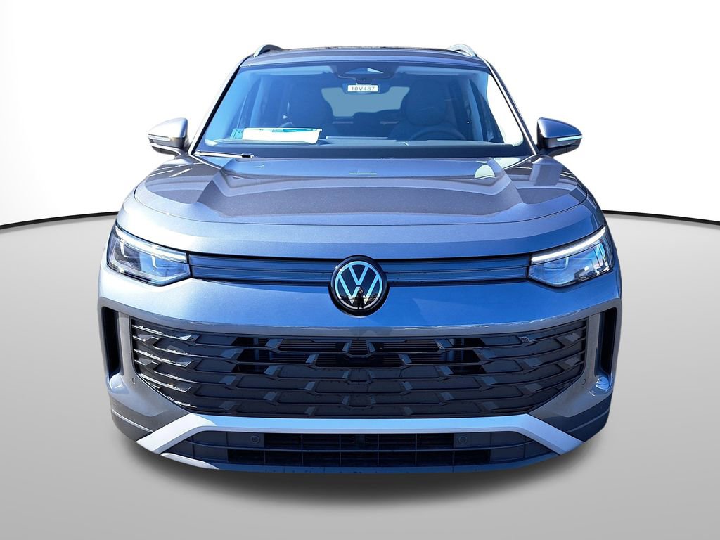 New 2025 Volkswagen Tiguan SE image 2