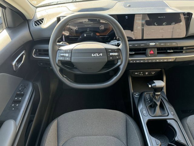 New 2025 Kia K4 LX image 12