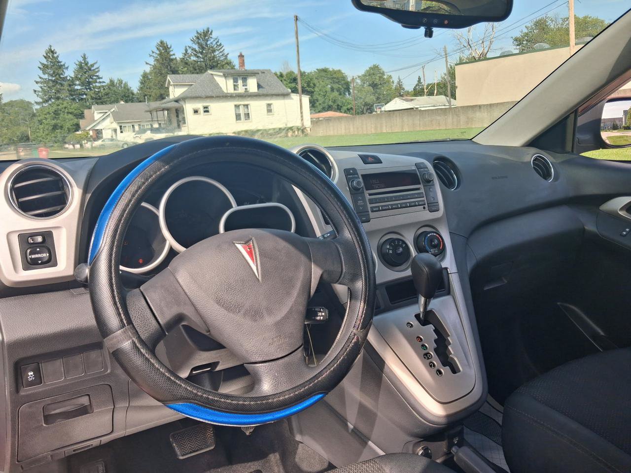 Used 2010 Pontiac Vibe w/ Preferred Package FWD image 5