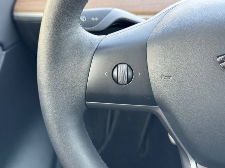 Used 2022 Tesla Model Y Performance image 46