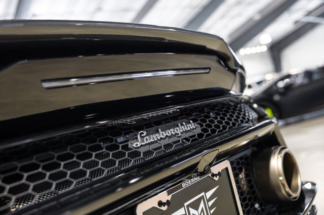 Used 2021 Lamborghini Huracan EVO RWD image 18