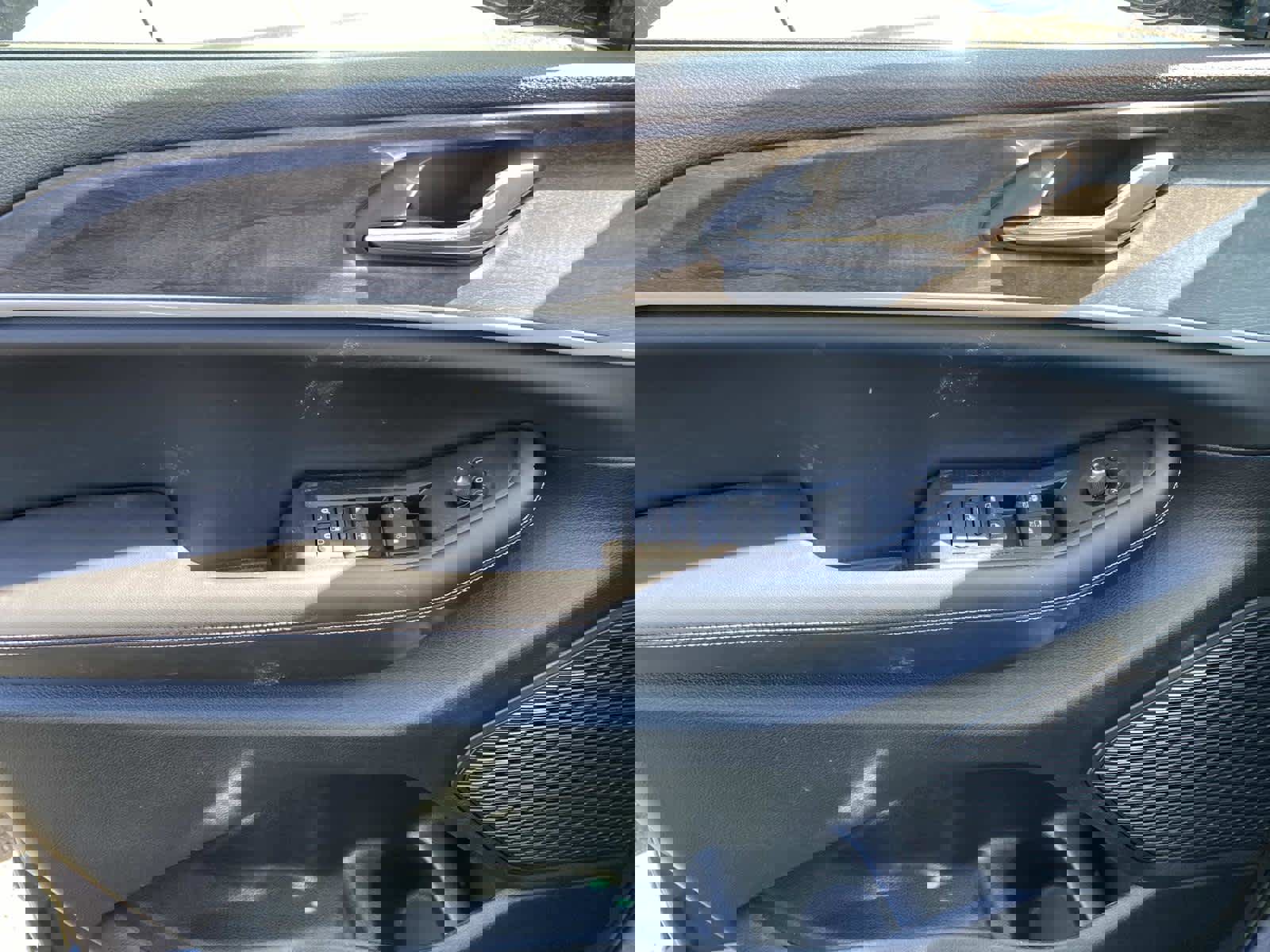 New 2026 Jeep Grand Cherokee Altitude image 15