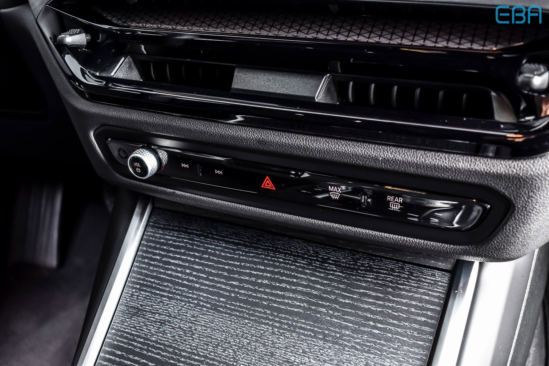 Used 2025 BMW 330i xDrive Sedan w/ Convenience Package image 28