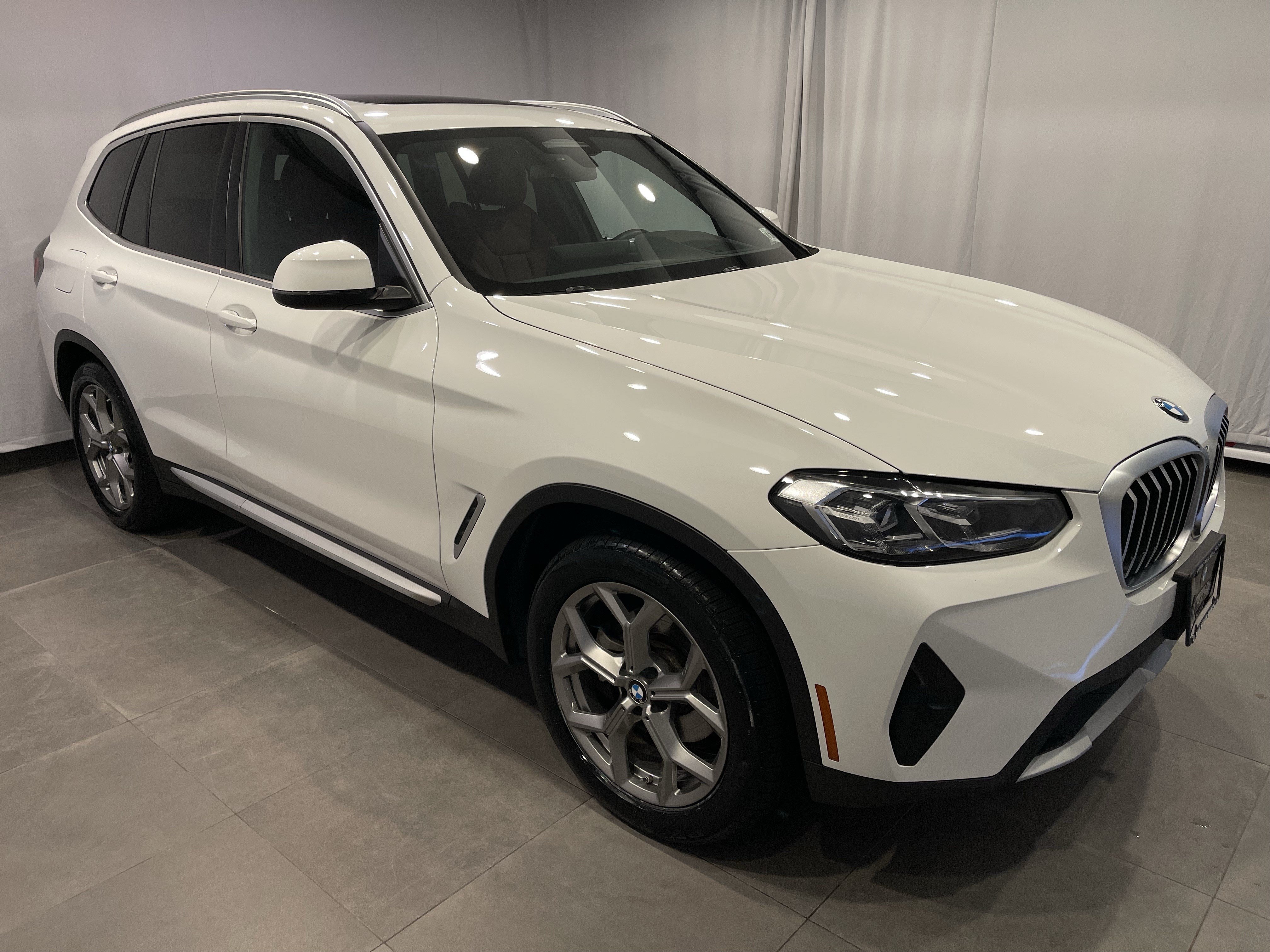 Certified 2024 BMW X3 xDrive30i w/ Premium Package AWD/4WD image 3