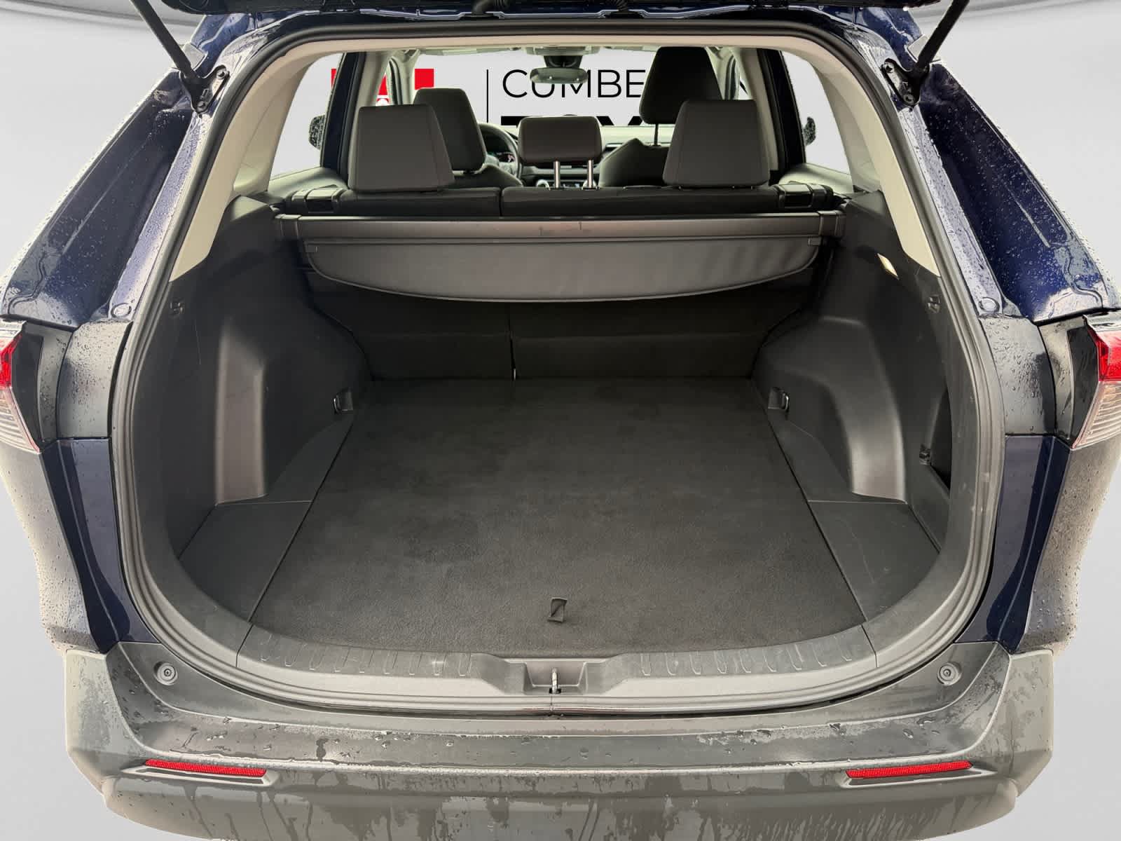 Used 2025 Toyota RAV4 XLE AWD/4WD image 18
