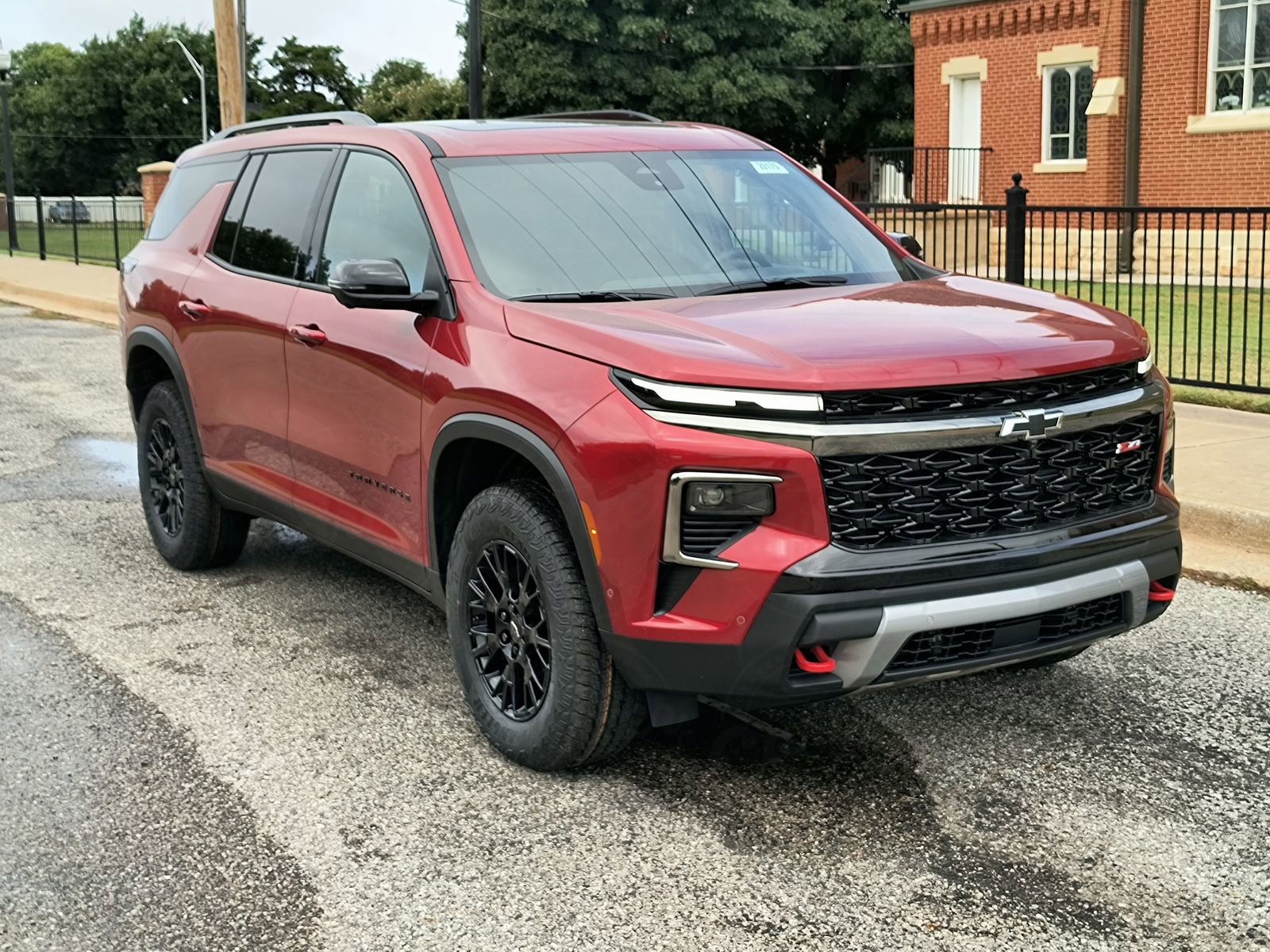 New 2026 Chevrolet Traverse Z71 w/ Enhanced Driving Package image 2