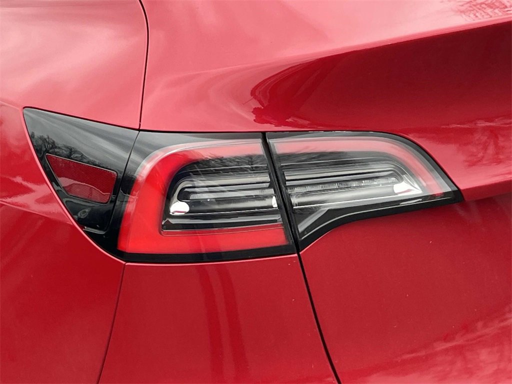 Used 2021 Tesla Model Y Long Range image 9