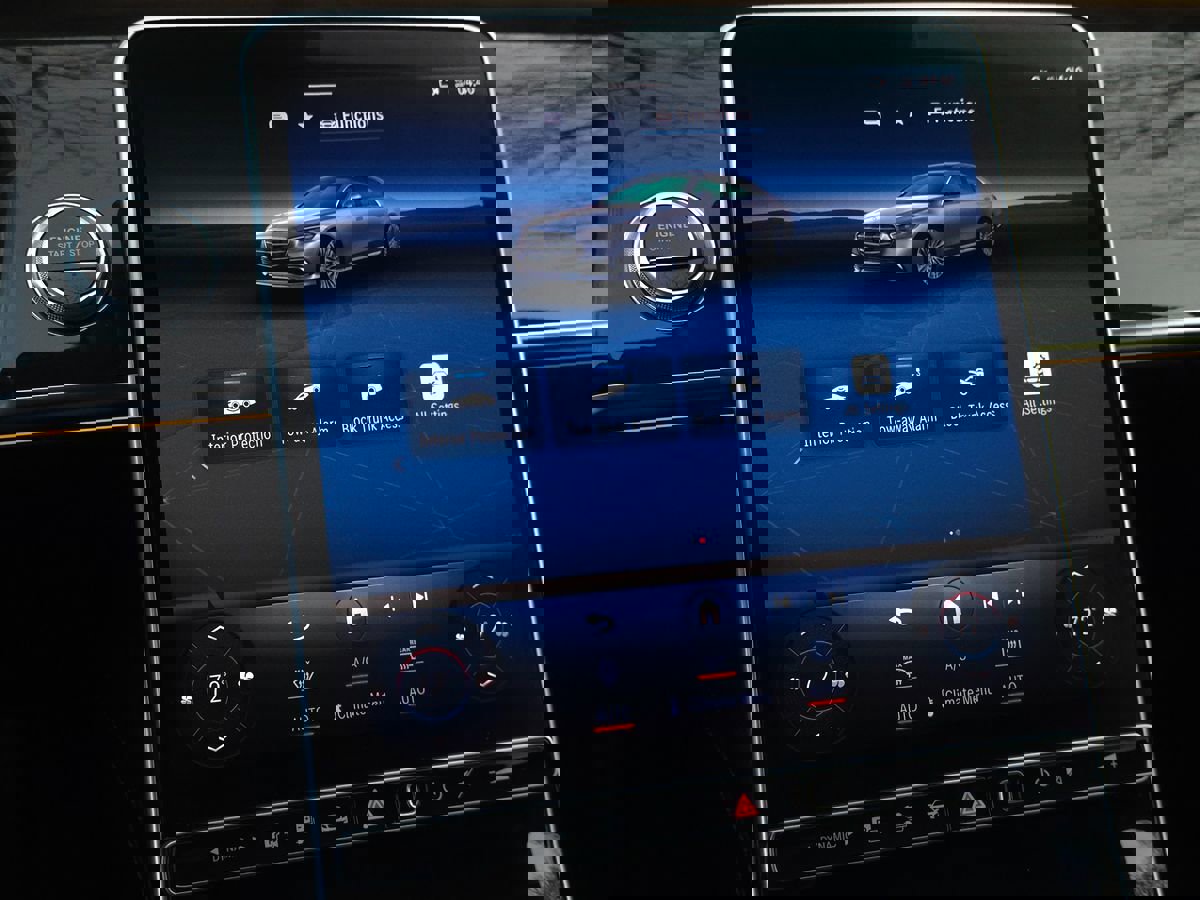 Used 2023 Mercedes-Benz S 580e 4MATIC Sedan w/ Warmth & Comfort Package image 70