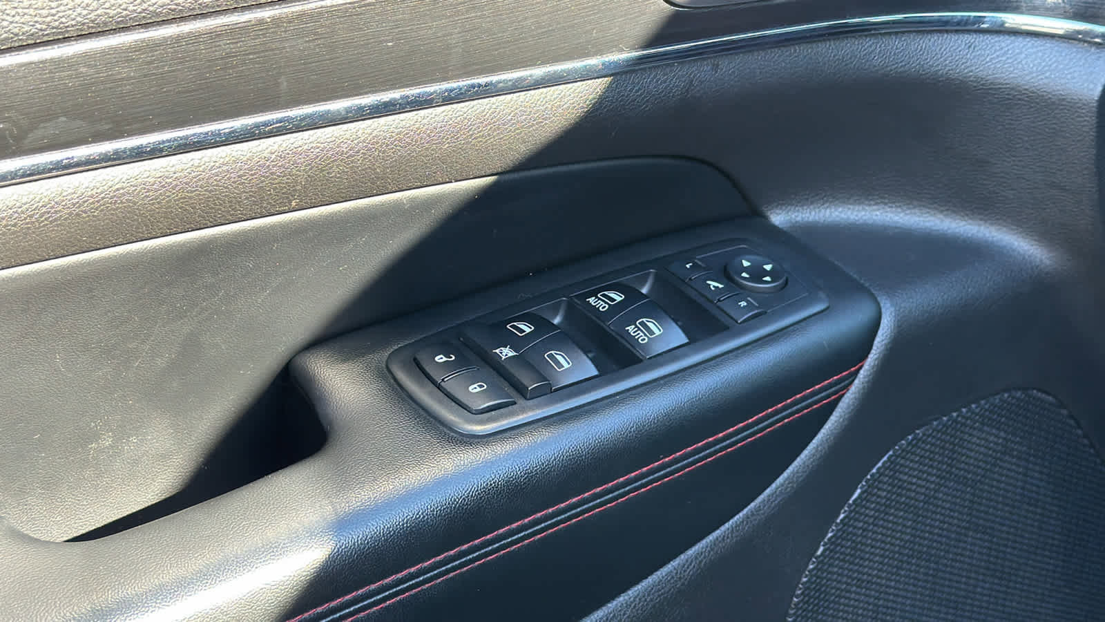 Used 2017 Jeep Grand Cherokee Trailhawk w/ Trailhawk Luxury Group image 22