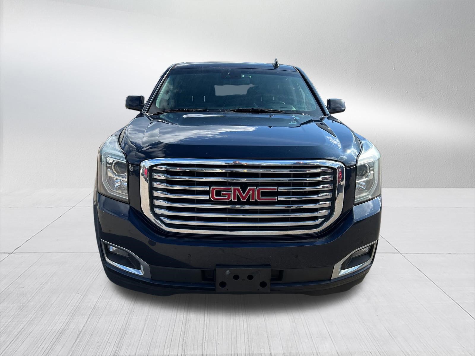 Used 2019 GMC Yukon XL SLT w/ Premium Edition AWD/4WD image 2