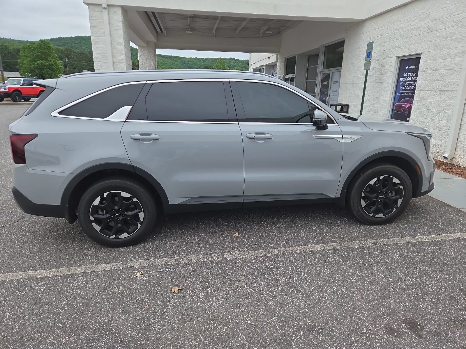 Used 2024 Kia Sorento S w/ Panoramic Sunroof Package AWD/4WD image 6