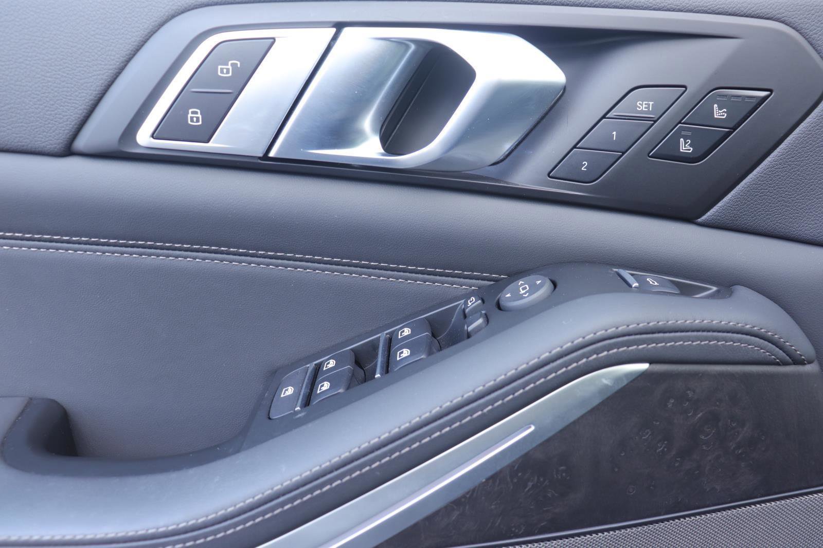 Used 2022 BMW X5 M50i w/ Executive Package image 25