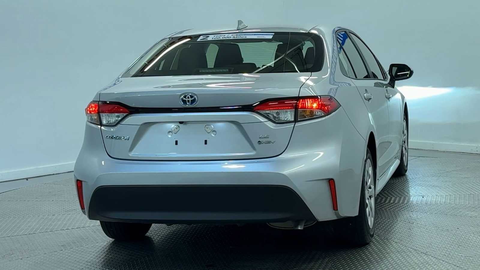 Used 2025 Toyota Corolla LE FWD image 7