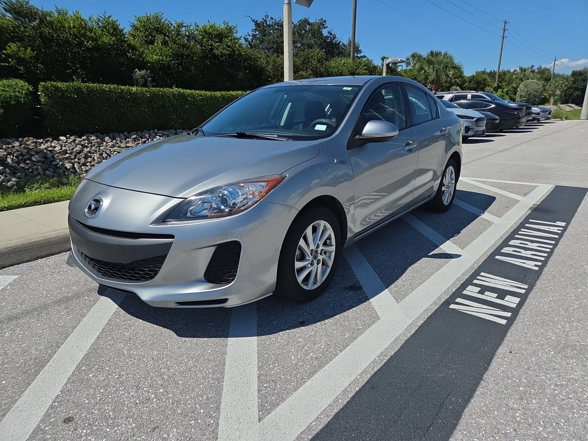 Used 2013 MAZDA MAZDA3 i Touring FWD image 2