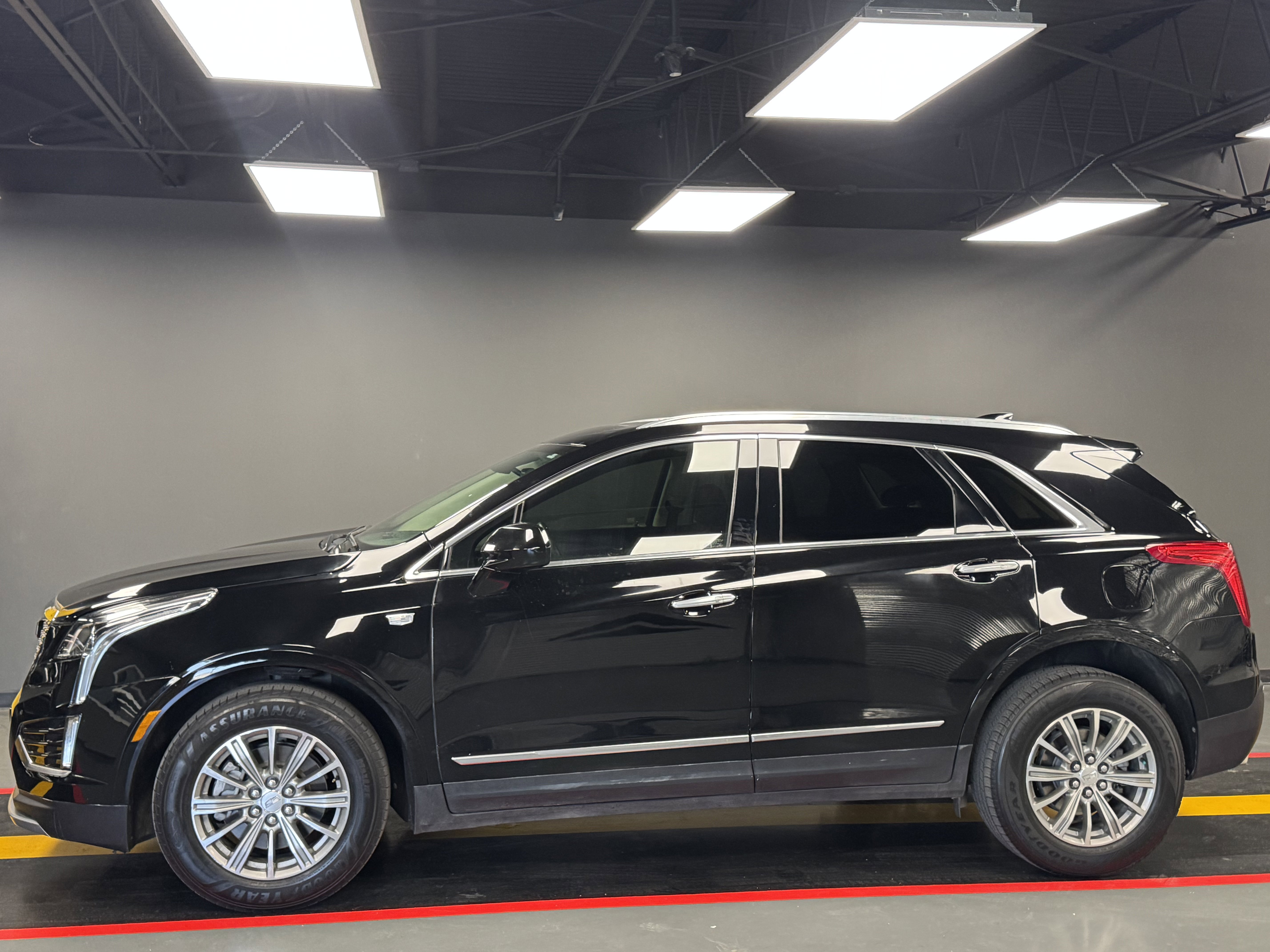 Used 2017 Cadillac XT5 Luxury image 3