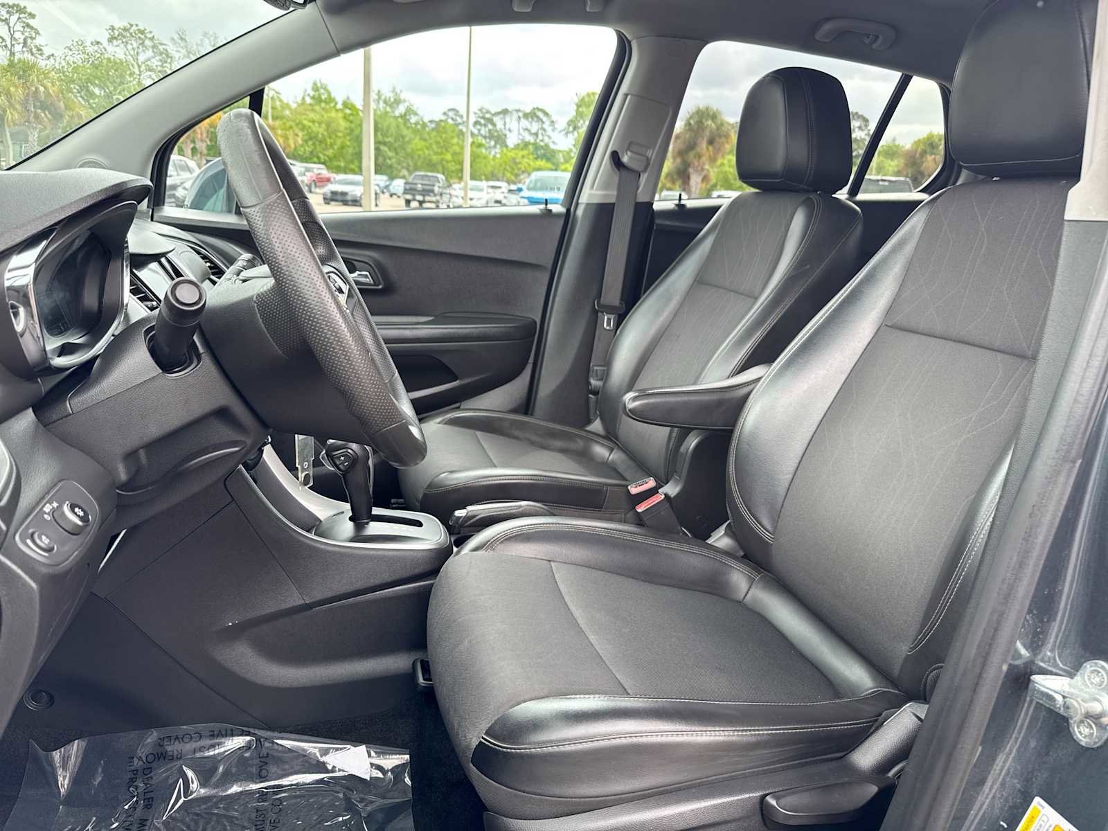 Used 2021 Chevrolet Trax LT AWD/4WD image 13