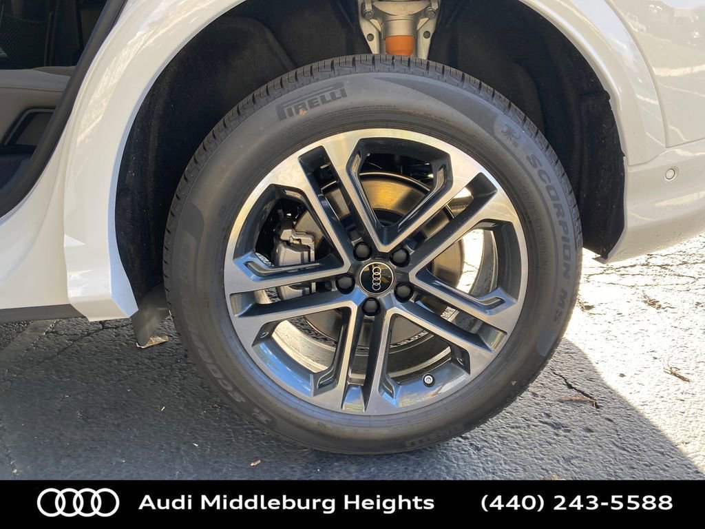 Used 2025 Audi Q5 Premium w/ Convenience Package image 30