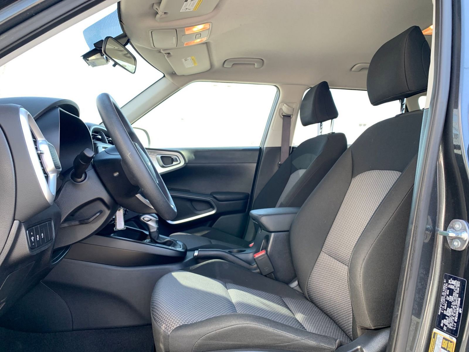 Used 2025 Kia Soul LX w/ LX Technology Package image 24