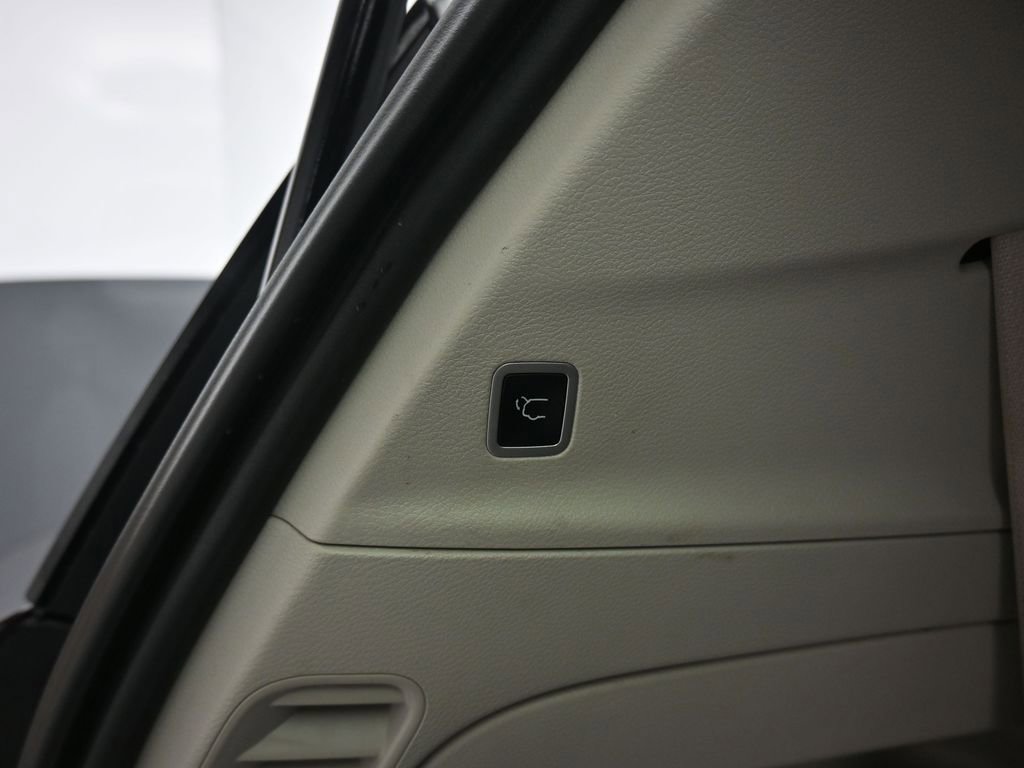 Used 2022 Chrysler Pacifica Touring-L image 61